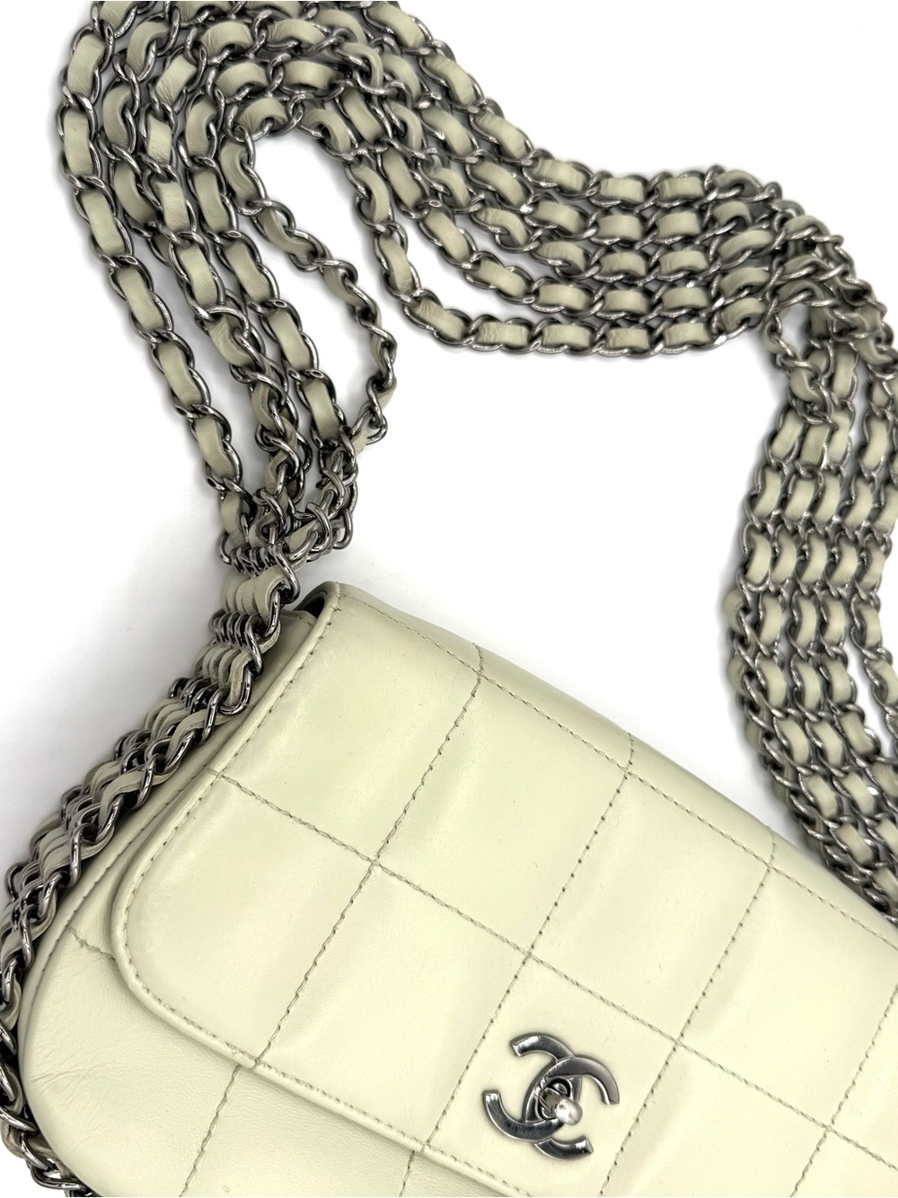 CHANEL Off White Quilted 5 Chain Leather Flap Bag - Picture 6 of 16